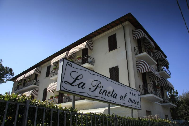 Hotel La Pineta Al Mare Forte dei Marmi Exterior photo