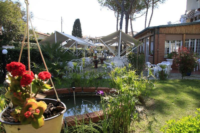 Hotel La Pineta Al Mare Forte dei Marmi Exterior photo