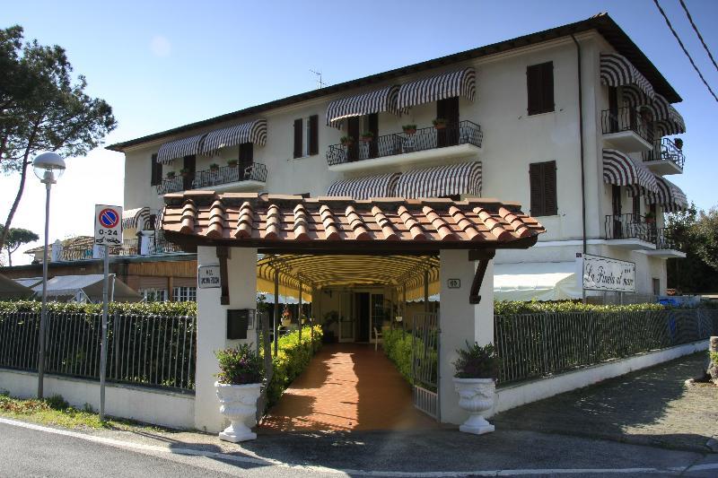 Hotel La Pineta Al Mare Forte dei Marmi Exterior photo